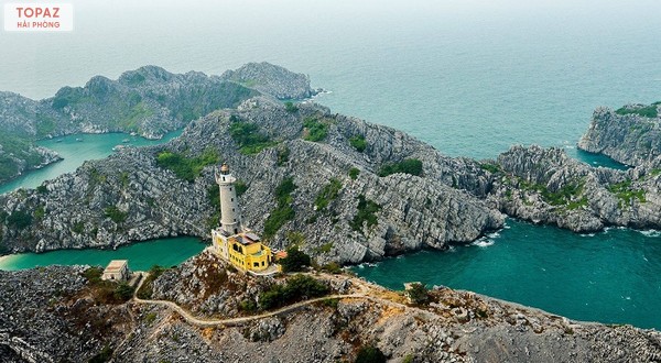 Ngọn hải đăng hơn 100 tuổi tại đảo Long Châu 