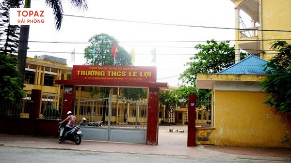 Trường THCS Lê Lợi nằm tại số 423, Phường Cát Bi, Quận Hải An, Hải Phòng