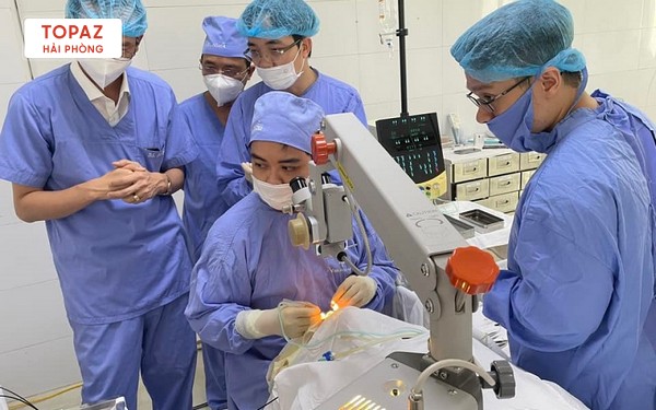 Phẫu thuật – Tiểu phẫu bao gồm các loại phẫu thuật thủy tinh thể và phẫu thuật khúc xạ