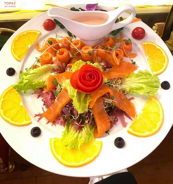 Nhà hàng Hải Đăng Hải Phòng cung cấp nhiều lựa chọn cho món khai vị, bao gồm súp, nộm, salad, và gỏi
