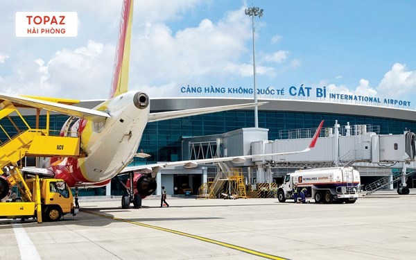 Sân bay quốc tế Cát Bi hiện nay có 2 đường băng cất hạ cánh với kích thước 3050m x 45m.